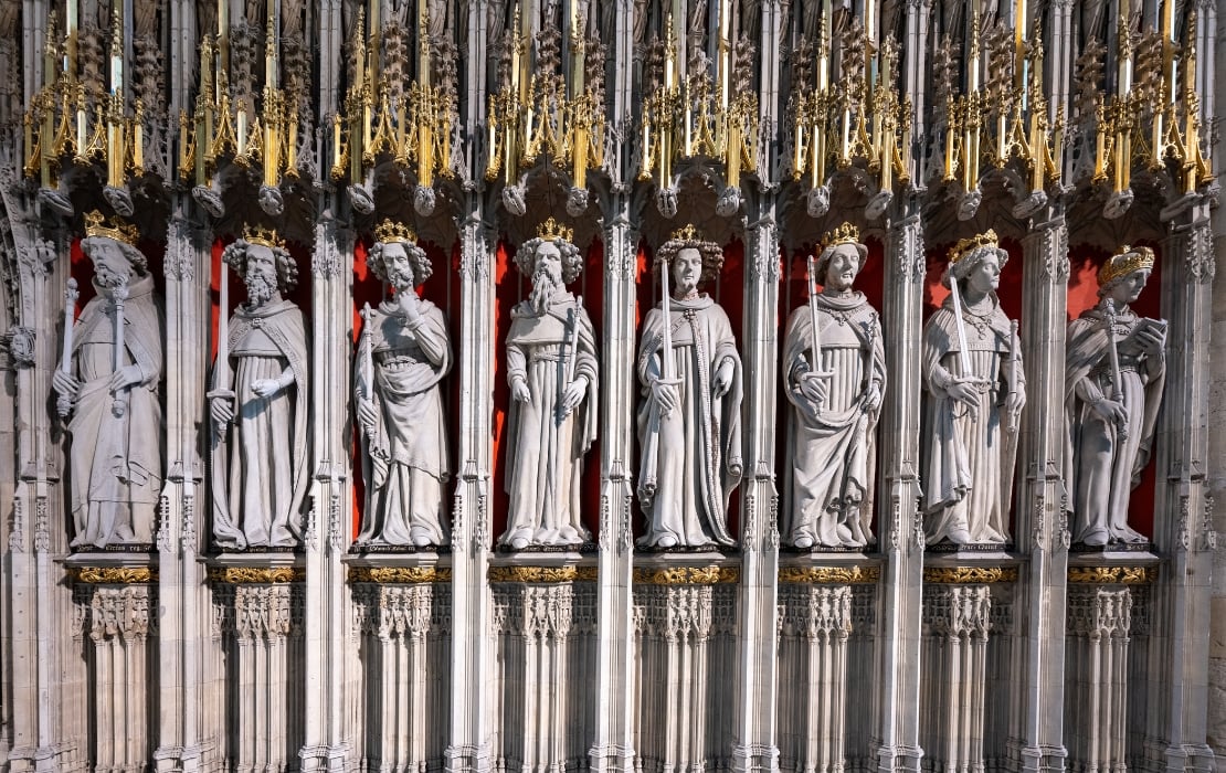 king statues in minster