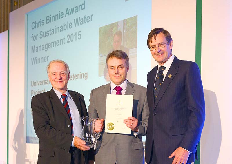 Meyrick Gough (centre), Water Quality & Strategy Manager at Southern Water, accepts the ICE Chris Binnie Award for Sustainable Water Management Award 2015