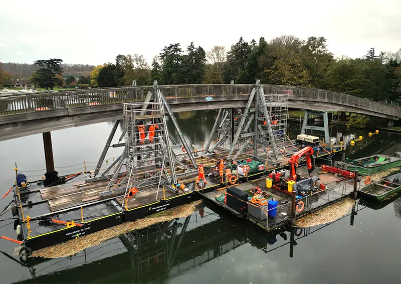 Temple Footbridge Centre Span Removal 