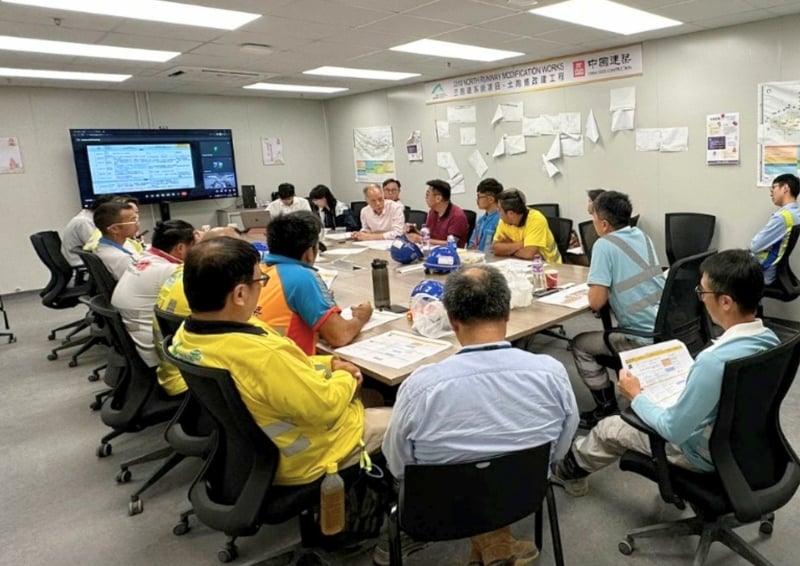 Daily executive review meetings are a practical step to build a consistent feedback loop. Image credit: YHL Consulting
