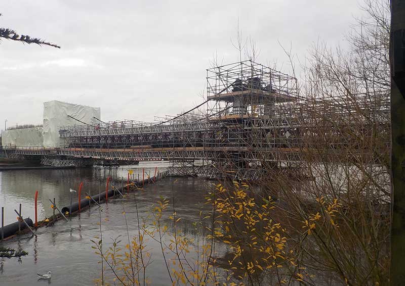 Self-supporting scaffold on Ferry Bridge