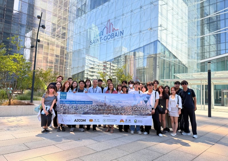 Delegates visit the Saint-Gobain Tower. Image credit: ICE HKA G&amp;S