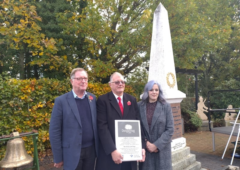L-R: Richard Coakley, Richard Bayfield and Stella Brookes at the ceremony marking 100 years since the Dolgarrog disaster. Image credit: ICE